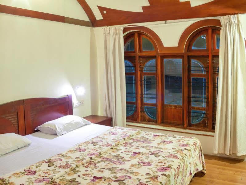 Aqua Jumbo Houseboats Hotel Kumarakom Exterior foto