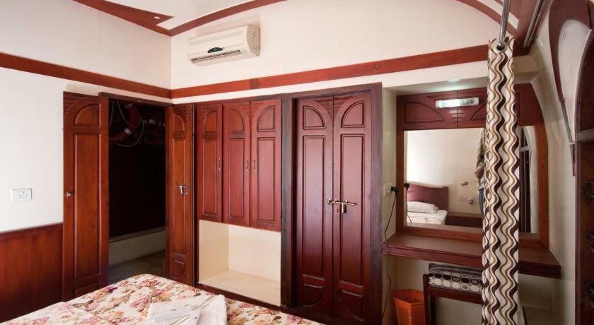 Aqua Jumbo Houseboats Hotel Kumarakom Exterior foto
